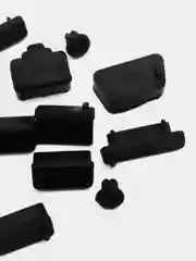 Черный набор пылезащитных заглушек для USB-разъемов