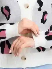 Розовый кардиган женский