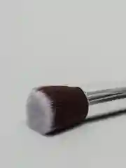 Белый кисть для макияжа лица