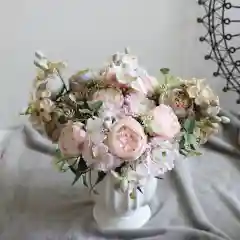 Искусственные цветы, композиция
