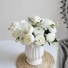Искусственные цветы, композиция