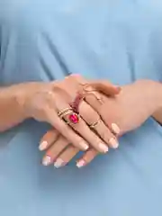 Розовый комплект колец со стразами