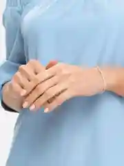 Серебряный браслет на резинке, со стразами