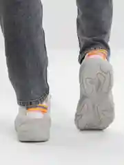 Молочный кроссовки мужские
