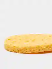 Желтый спонж для умывания, пористый