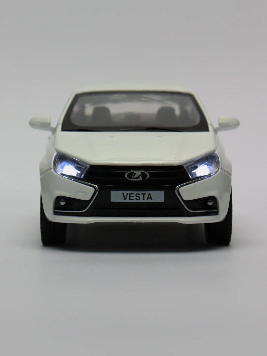 Машинка металлическая , инерционная LADA VESTA, масштаб 1:24, свет, звук 24,5 см