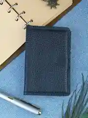 Картхолдер на кнопке