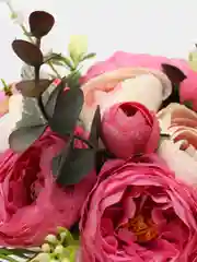 Тёмно-розовый искусственные цветы пионы, готовая композиция в кашпо