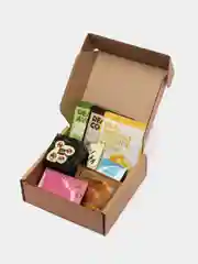 Вишнёвый подарочный набор уходовой косметики для девушек