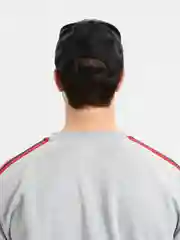 Желтый бейсболка тракер