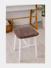 Бежевый чехол на стул