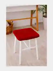 Багровый чехол на стул