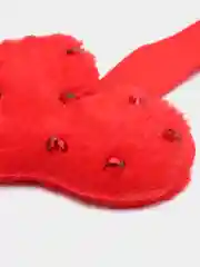 Алый брелок на ленточке
