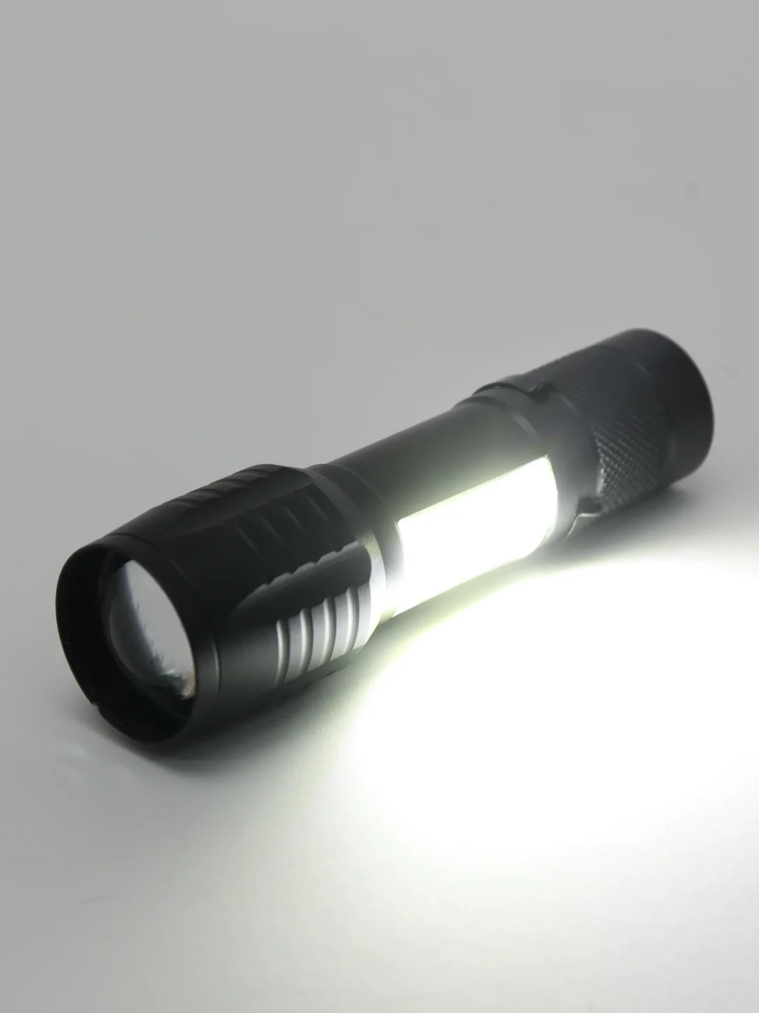 Фонарь ручной аккумуляторный, светодиодный, с фокусировкой, с зарядкой от USB