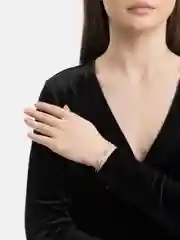 Белый браслет на руку
