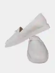 Белый лоферы женские
