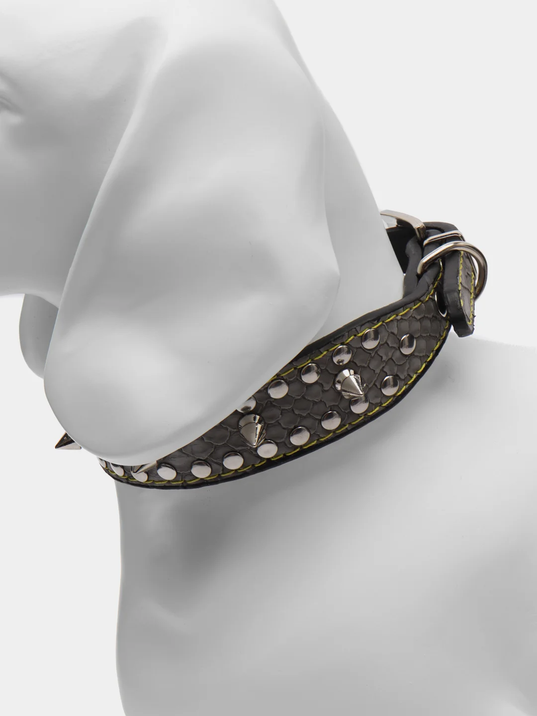 Серый ошейник с шипами для собак и кошек, экокожа, 38 х 2.8 см