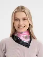 Черный элегантный квадратный платок из шелковистой ткани с принтом