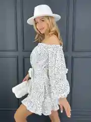 Белый платье в горошек, с воланами