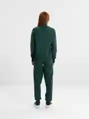 Зеленый костюм женский