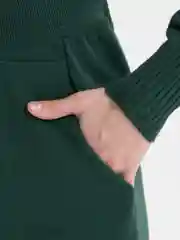 Зеленый костюм женский