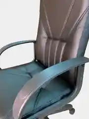 Черный офисное кресло МКР-737