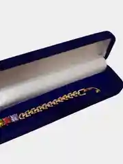 Прозрачный декоративный браслет с камнями