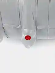 Белый воздушный шар-фигура "Торт на день рождение", на подставке