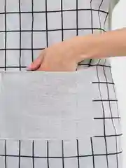 Бежевый фартук для кухни с кармашком