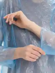 Голубой дождевик-плащ, с капюшоном