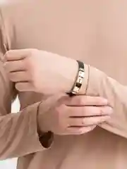 Серый браслет мужской
