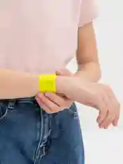 Желтый браслет светоотражающий