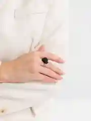 Черный кольцо сердечко из бисера