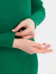 Зеленый платье трикотажное с разрезом QP Store