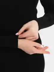 Черный платье трикотажное с разрезом QP Store