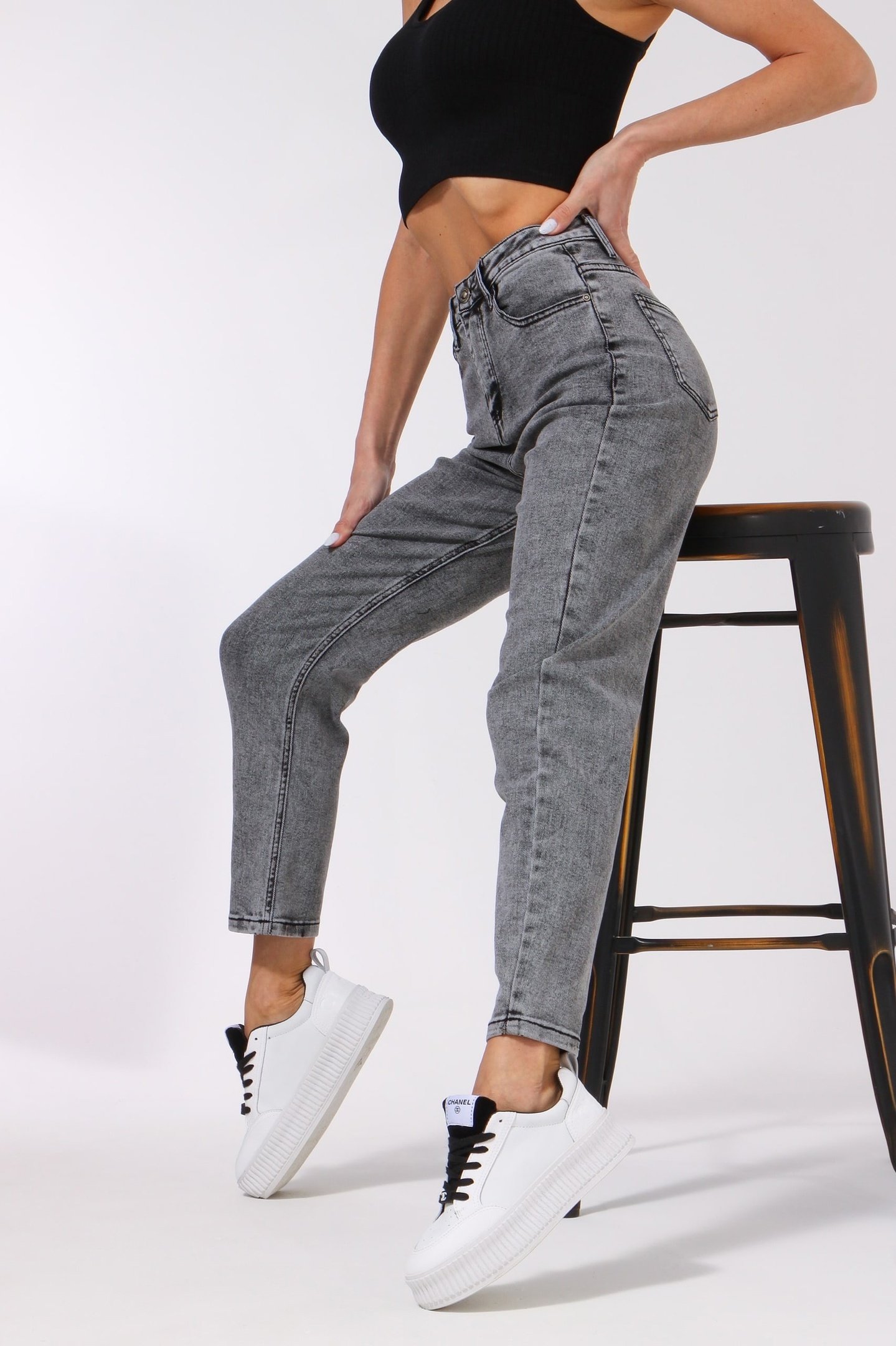 Стильные джинсы женские