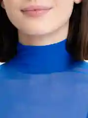 Синий водолазка в сетку