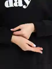 Черный свитшот с надписью теплый, с начесом MARY SVE