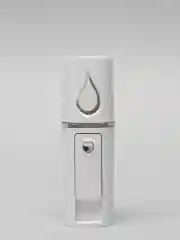 Белый портативный увлажнитель воздуха, заряжаемый через USB-порт