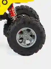 Желтый машинка инерционная