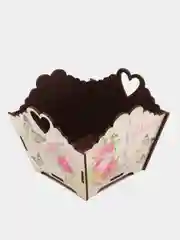 Светло-жёлтый деревянная конфетница
