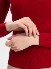 Красный водолазка женская