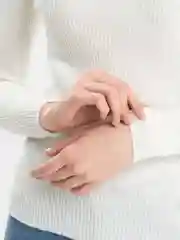 Молочный водолазка женская