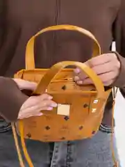Терракотовый женская кожаная сумка, с длинным съёмным ремешком