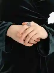 Серый крупное кольцо с искусственным кошачьим глазом