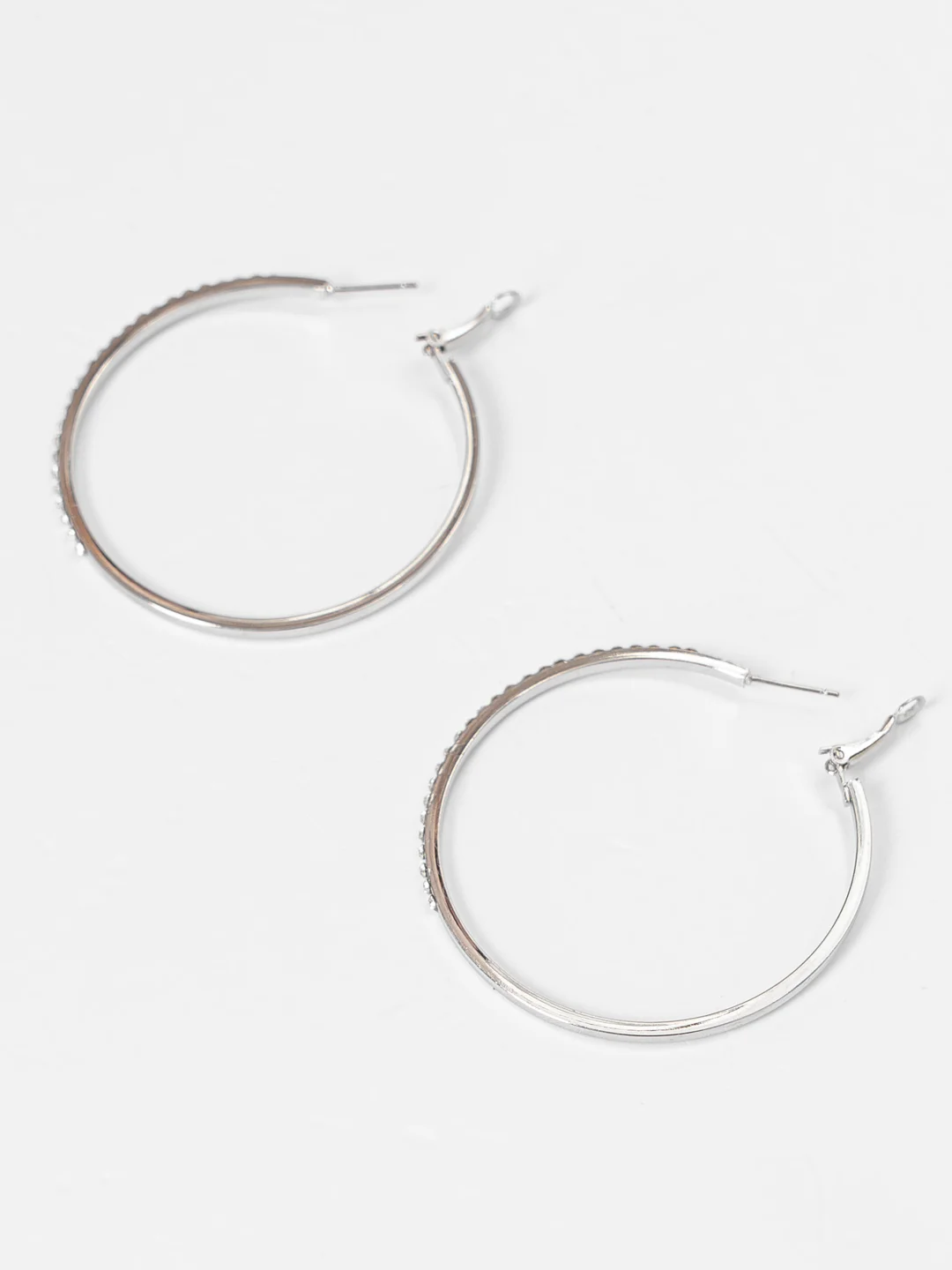 Серебряный серьги-кольца со стразами, диаметр 5,5 см