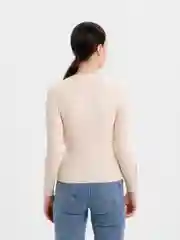 Молочный джемпер женский