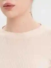 Молочный джемпер женский