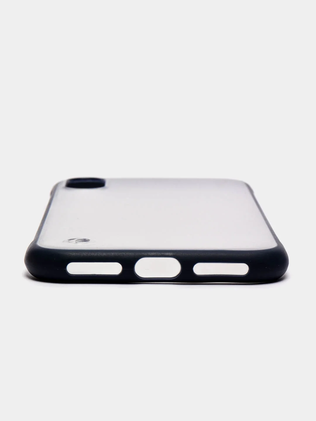 Красный прозрачный чехол на IPhone