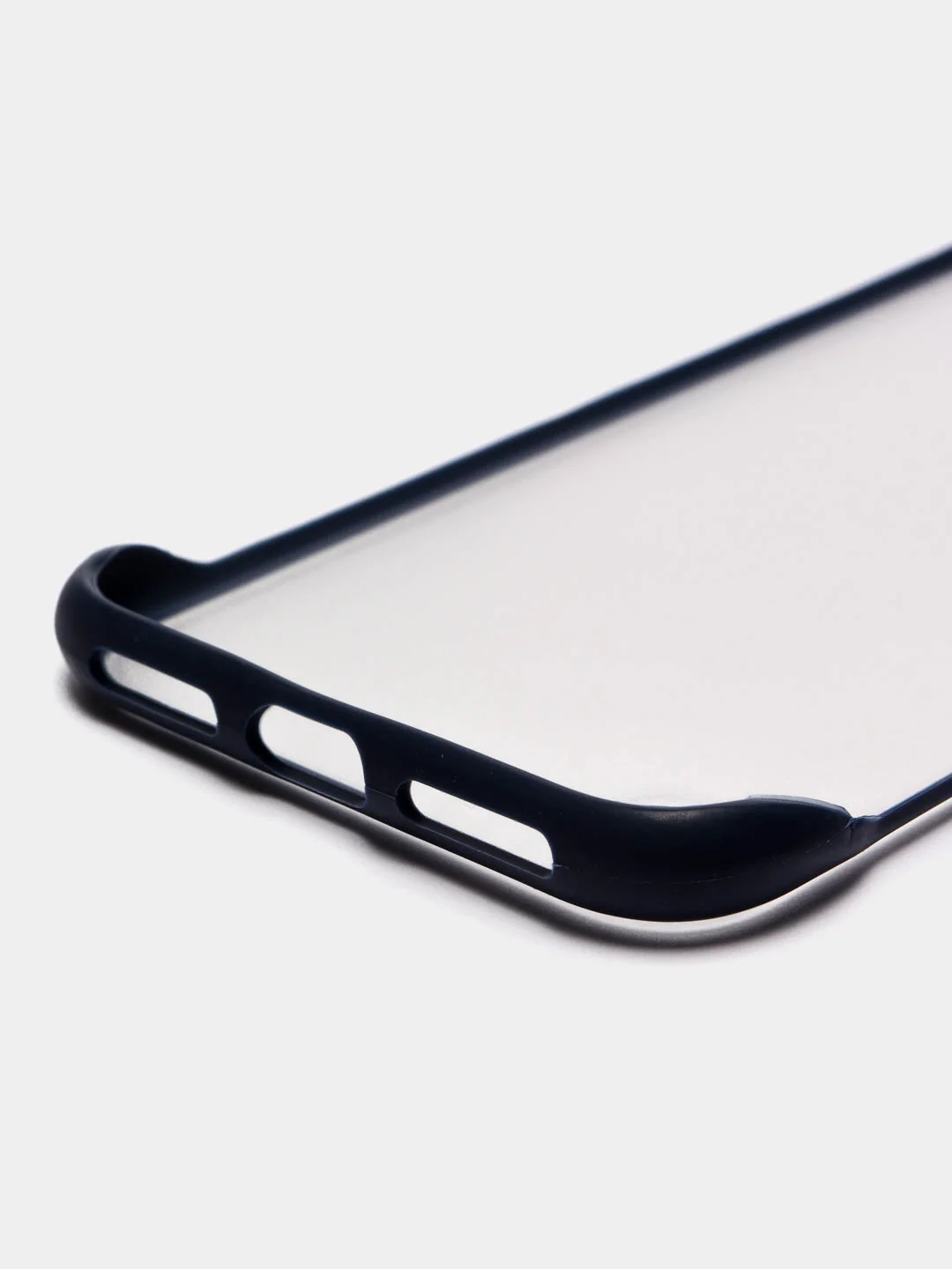Красный прозрачный чехол на IPhone